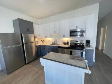 Stylish Shared Condo Minutes from Downtown Chicago, 1Bedroom and Shared access