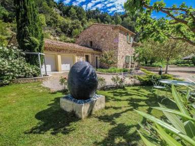 Une chambre d'hôtes à Le Barroux pour une pause douceur en Provence - HomeToGo