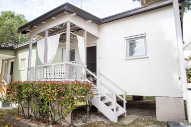 Ferienhaus mit Terrasse, Garten und Pool