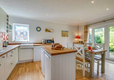 Fully equipped holiday home with barbecue & garden | Next to the beach | Pet-friendly