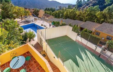 House Pool Cenes de la Vega