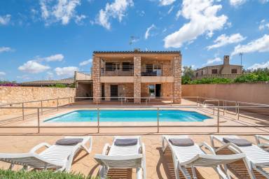 Agréable villa entièrement équipée avec jardin, piscine privée et barbecue | Vue jardin