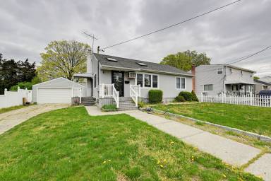 House West Islip