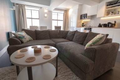 887 m² Apartment