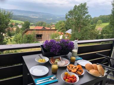 Nette Ferienwohnung in Böbrach mit Grill & Garten + Panoramablick