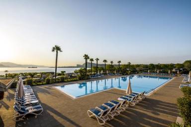40 qm Ferienhaus mit Terrasse und Pool für 5 Gäste mit Hund in Villaggio Sanghen, Manerba del Garda
