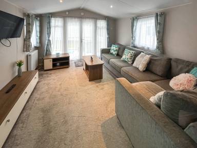 Cottage with garden | River view