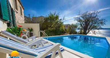 Voll ausgestattete Villa mit Terrasse, privatem Pool und Grill | Wasserblick