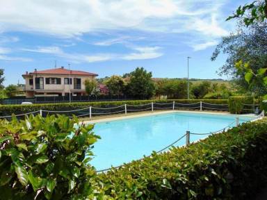 Familienorientierte charmante Wohnung mit beheiztem Pool und Terrasse | Naturblick