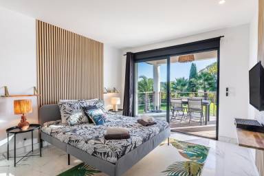 Chambre n°1 dans Villa SCL - Cuisine d'été - Piscine Chauffée - Terrasse