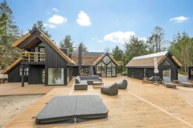 Voll ausgestattetes großzügiges Ferienhaus mit Whirlpool, Pool und Grill | Meerblick | Haustiere sind willkommen