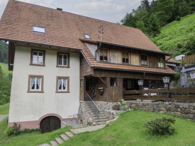 Ferienhaus in Alleinlage für 18 Gäste mit Hund in Simonswald im Schwarzwald.