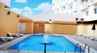 Fantastico aparthotel con giardino, terrazza e piscina | Vista sulla città