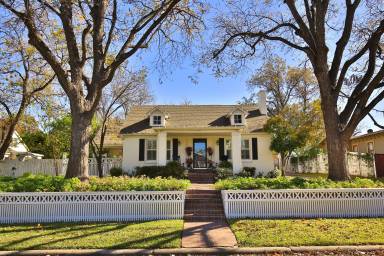 House  Sayles Blvd. Area