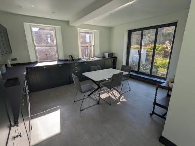 100 m² Apartment