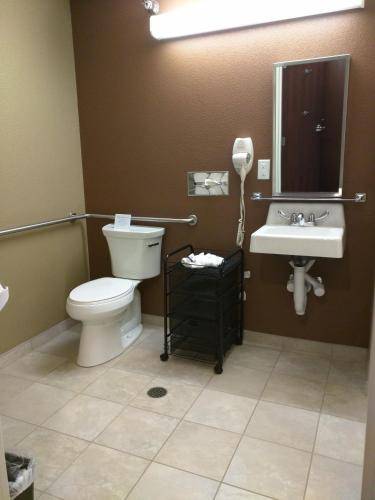 Microtel Inn & Suites by Wyndham Minot — photo 4