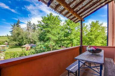 Farmhouse Montescudaio