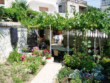 Wohnung in Novi Vinodolski mit Gemeinsamem Garten