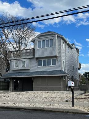 381 m² House