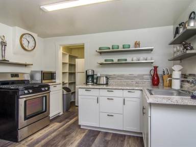 Bed and breakfast  Murray