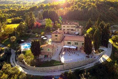 Wunderschöne Ferienwohnung in Caprese Michelangelo mit Grill & Pool