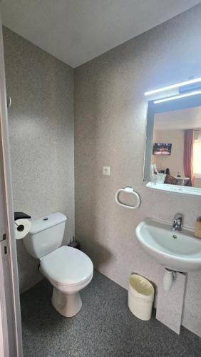 Chambre type hotel avec Salle de bain privee — photo 4