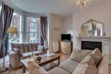 Holiday apartment with garden