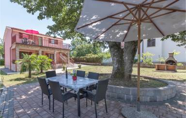 107 m² House