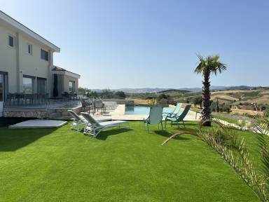 Villa mit Garten, privatem Pool und Grill