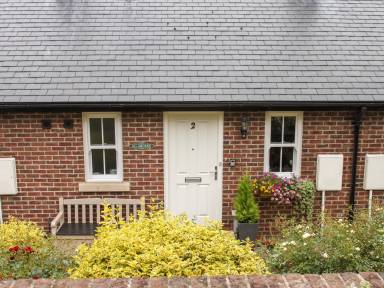 Family-friendly charming cottage with garden & terrace | Beach view | Pets are welcome