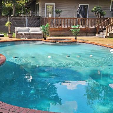 Fully equipped spacious vacation home with pool, patio & barbecue | Nature view