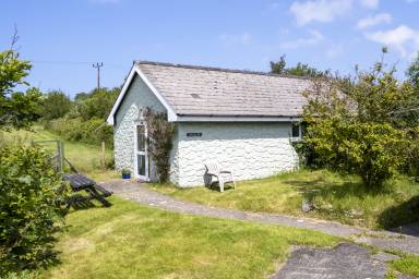 800 m² Cottage