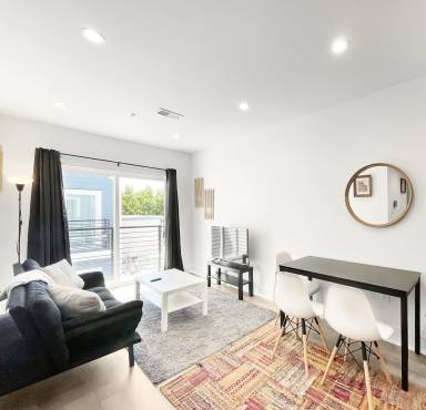 Bright & Cozy DC Home w Balcony & Courtyard View