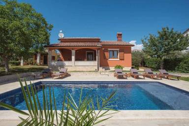 Casa Peroj