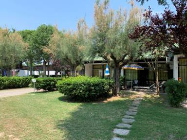 Casa con terrazza, giardino e piscina