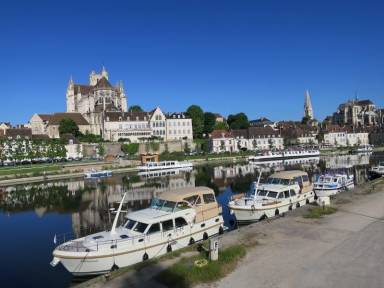 Schiff  Auxerre