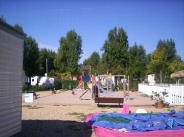 Camping with jacuzzi, patio & garden — photo 4