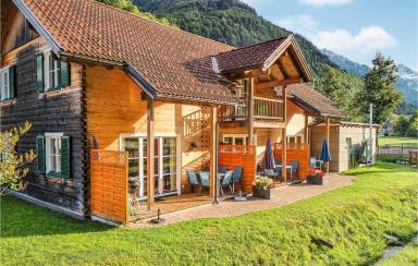 Ferienhaus mit eingezäuntem Grundstück für 5 Gäste mit Hund in Dalaas, Österreich.