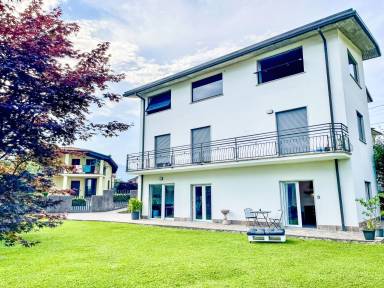 Appartamento con giardino e terrazza