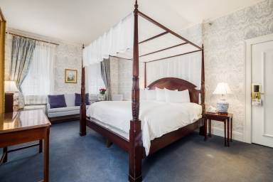 Bed and breakfast  Canton