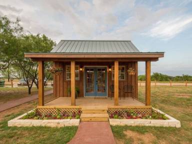 Cabin  Elm Mott