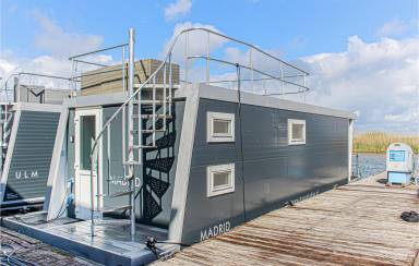 28 m² Hausboot