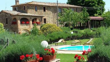 Casa a Montalcino con piscina, idromassaggio e barbecue