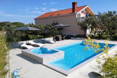 Studio mit Garten, Pool und Terrasse