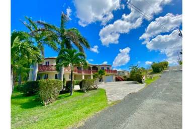 372 m² House