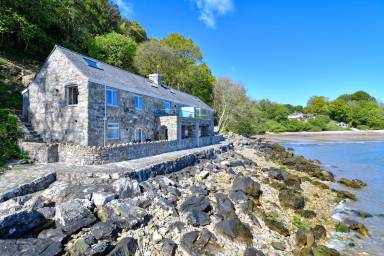 Cottage with garden | Water view
