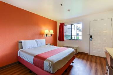 Motel  Salinas
