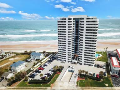 174 m² Condo