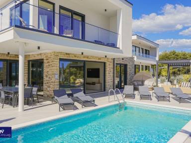 Schönes Ferienhaus mit Terrasse, privatem Pool und Garten | Meerblick | Haustiere erlaubt
