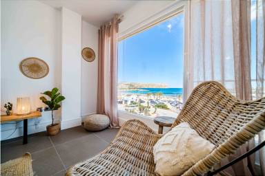 Apartamento vacacional con piscina, terraza y jardín